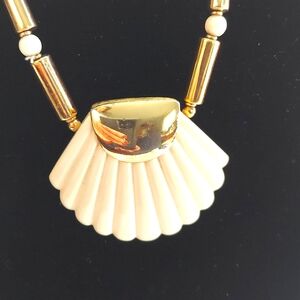 Napier Necklace, Tagged, Lucite Cream Shell shape with goldtone beads,‎ Vintage